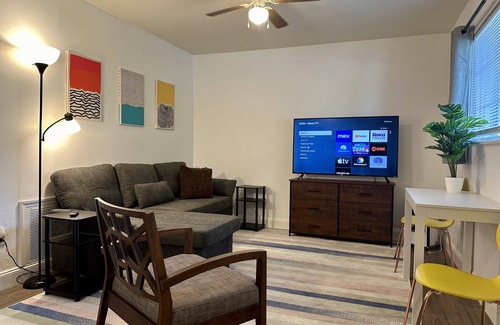 Livingston Park Apartamento | Private downtown Columbus 1 bed / 1 bath mins from hospitals, sports & airport