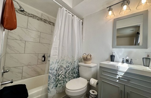 Livingston Park Apartamento | Private downtown Columbus 1 bed / 1 bath mins from hospitals, sports & airport