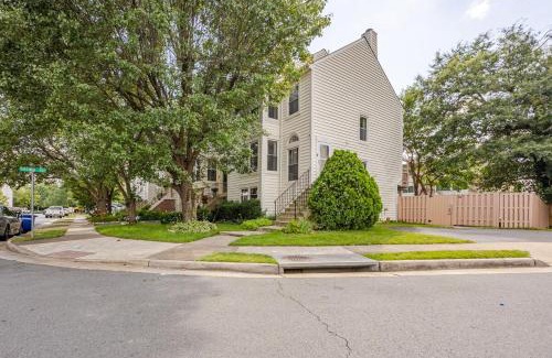 Herndon Apartamento | Private Downtown Herndon Escape Full Amenities