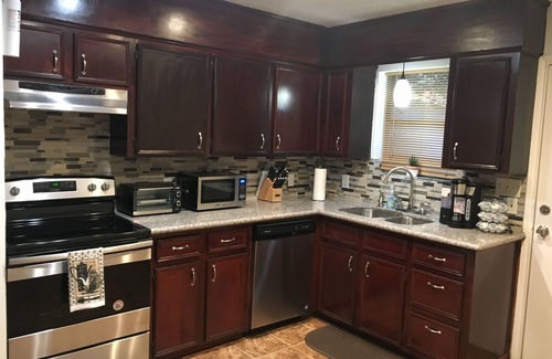 Southeast Houston Apartamento | DUPLEX PRIVADO (UNIDAD 4) KING BED / Houston / Pasadena / Hobby / Clear Lake / Galveston /