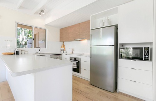 Noosaville Casa | Recién listado - White Haven Noosa - metros a River, Gympie Tce y Noosa Sound