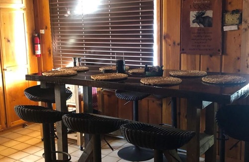 Sula Cabina | Private East Fork River Cabin, 2 acres, 30 minutes to ski hill & Darby
