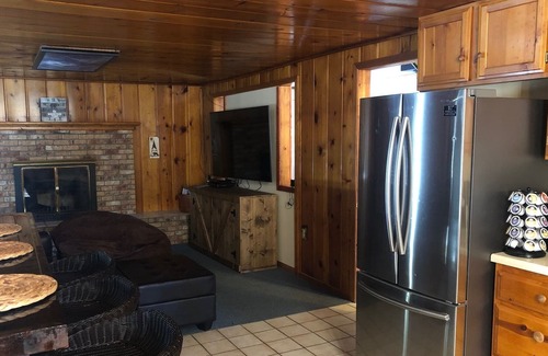 Sula Cabina | Private East Fork River Cabin, 2 acres, 30 minutes to ski hill & Darby