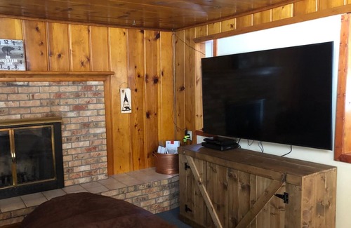 Sula Cabina | Private East Fork River Cabin, 2 acres, 30 minutes to ski hill & Darby