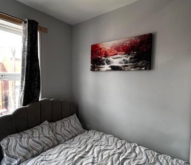 Rotherham Casa | Private ensuite room close to Rotherham city centre 3
