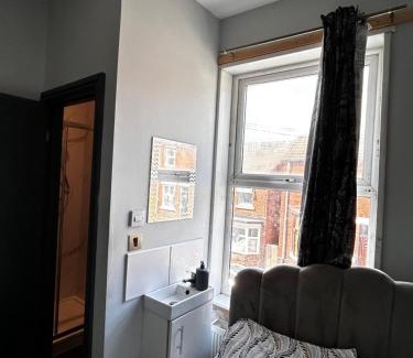 Rotherham Casa | Private ensuite room close to Rotherham city centre 3