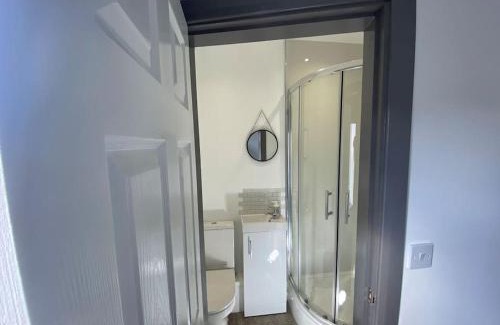 Church Gresley Apartamento | Private Ensuite Rooms with Kitchen - Ideal for Work & Travel