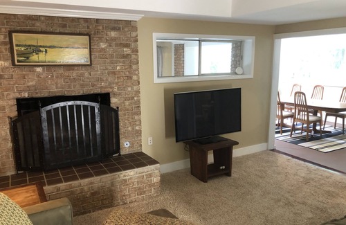 Buford Casa | Private entrance lake home with. access to lake.