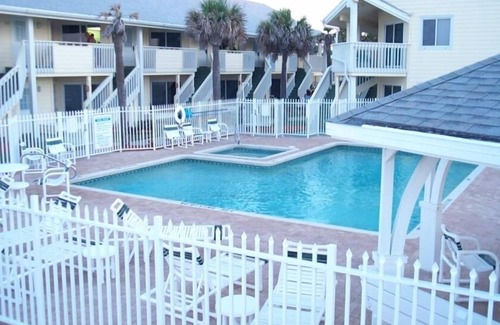 New Smyrna Beach Complejo | Ocean Sands Beach Club - Entrada privada frente a la playa - remodelada en 2018