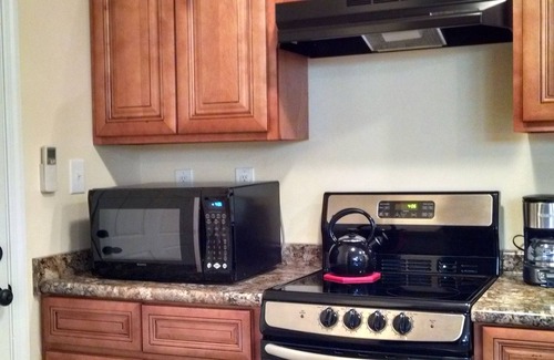Knoxville Apartamento | Entrada privada con parking cubierto.