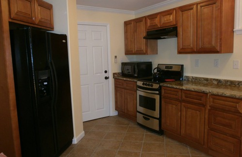 Knoxville Apartamento | Entrada privada con parking cubierto.