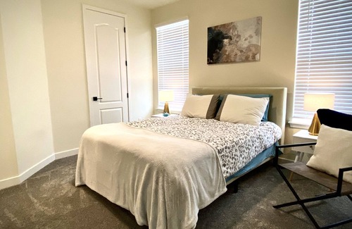 Northfield Casa | Private Entry Suite in Central Park - Denver, CO