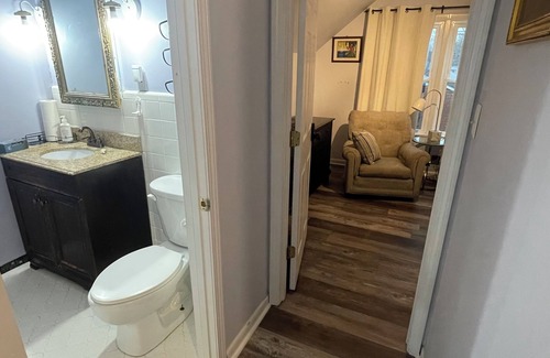 Avondale Melbourne Heights Casa | Private Entry, Upstairs Queen Bed w/ Kitchenette & Smart Locks for Self Check in
