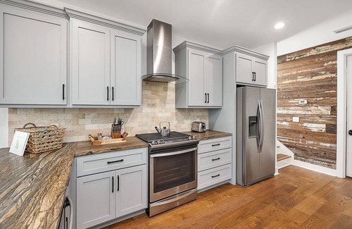 Saint Simons Heights Casa | Private Escape | Heated Pool | Covered Outdoor Area w/ TV | Game Area | Family Friendly