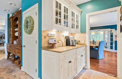 Rockford Casa | Private Estate w/ Hot Tub & Pool House