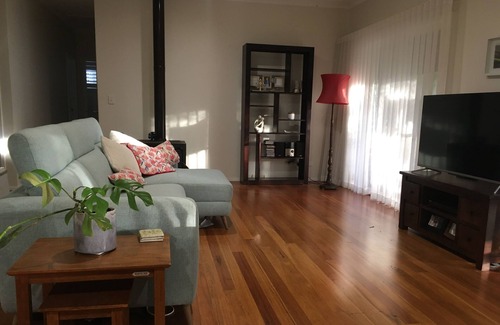 Elizabeth Beach Casa | Private family retreat close to bush, beach and lake.