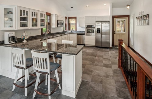 Sagle Casa | Private Family Home & Acreage on Garfield Bay