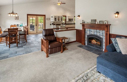 Sagle Casa | Private Family Home & Acreage on Garfield Bay