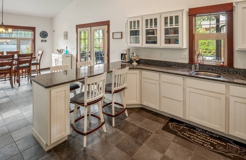Sagle Casa | Private Family Home & Acreage on Garfield Bay