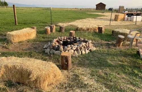 Driggs Apartamento | Private farm house lock off on sheep farm with salt hot tub