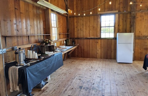 Robertsdale Cabina | Private Farm Setting w/ 7-bedroom cabin & pond, Plus 3 acres of yard space