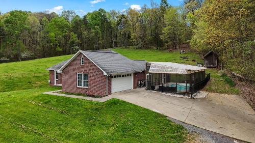 Dandridge Casa | Private Farmhouse with Hot Tub