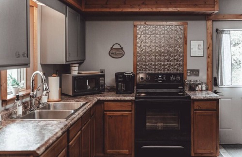 Rockbridge Casa | King Bed|Private Hot Tub|Relaxing 12-Acre Hideaway