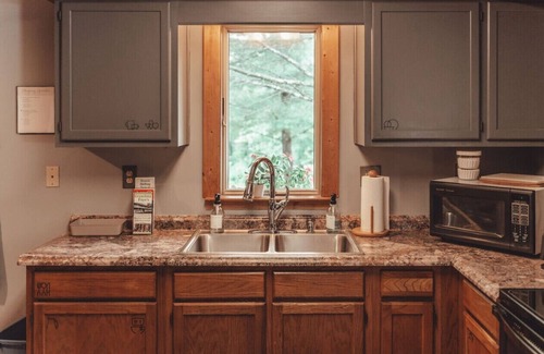 Rockbridge Casa | King Bed|Private Hot Tub|Relaxing 12-Acre Hideaway