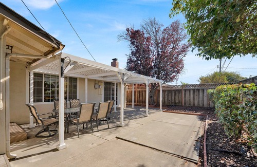 Centerville Casa | Private Fremont Home with Yard - easy Bay Area commute