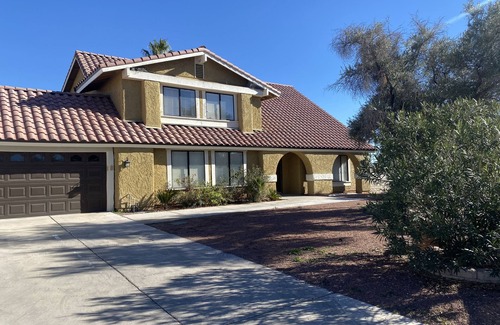 Villa Bonita Estates Casa | Private Full Bed, TV and shared bathroom C-106