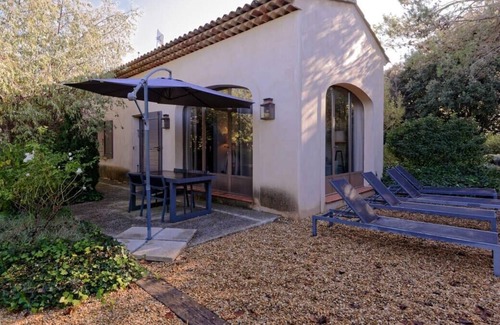 Meyreuil Apartamento | Private furnished apartment with all comfort with a garden & swimming pool