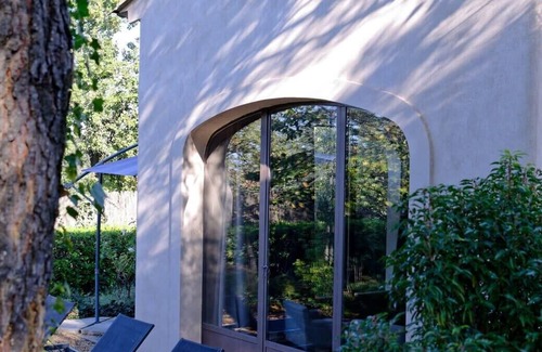 Meyreuil Apartamento | Private furnished apartment with all comfort with a garden & swimming pool