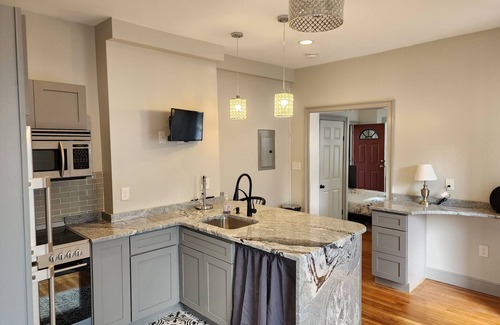 Dorchester Apartamento | Private furnished studio. Close to hospitals, parks & commuter rail..