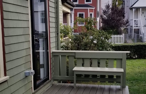 Dorchester Apartamento | Private furnished studio. Close to hospitals, parks & commuter rail..
