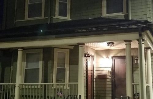 Dorchester Apartamento | Private furnished studio. Close to hospitals, parks & commuter rail..