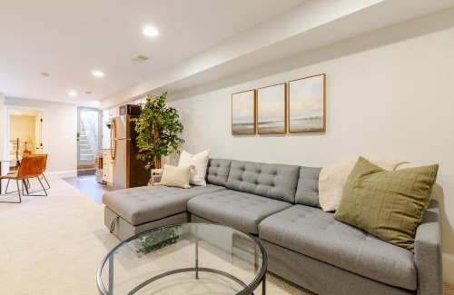 Capitol Hill Apartamento | Private Garage Parking and King Bed - Walk to Metro