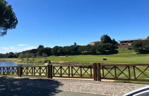 Carvoeira Apartamento | Apartamento jardín privado-Belas Country Club