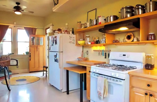 Golden Gate Cabaña | Private Garden Cottage