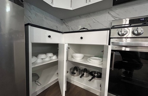 Southeast Edmonton Casa | Private Garden Suite – 1 Queen Bed, 1 Double Bed & Full Amenities