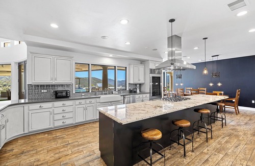 Lake Hodges Casa | Private Gated 6-BDR Luxury Estate - Gym, Sauna, Cold Plunge, Pool. Lake View!