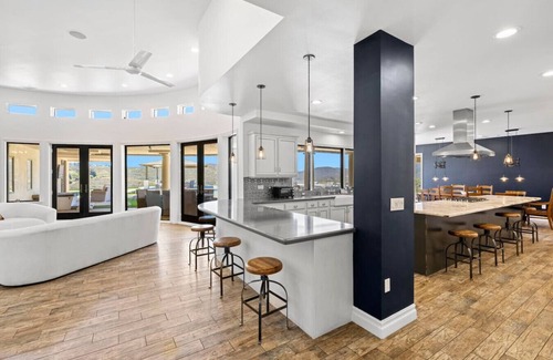 Lake Hodges Apartamento | Private Gated 6BR Luxury Estate, Gym, Lake View