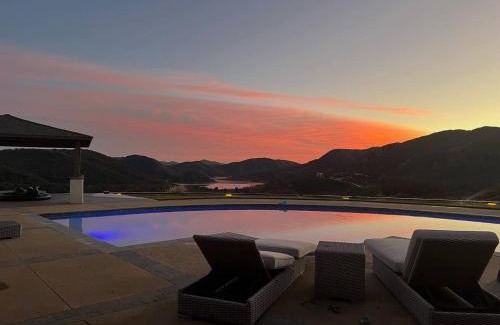 Lake Hodges Casa | Private Gated 6BR Luxury Estate, Gym, Lake View