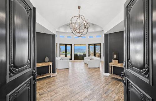 Lake Hodges Casa | Private Gated 6BR Luxury Estate, Gym, Lake View