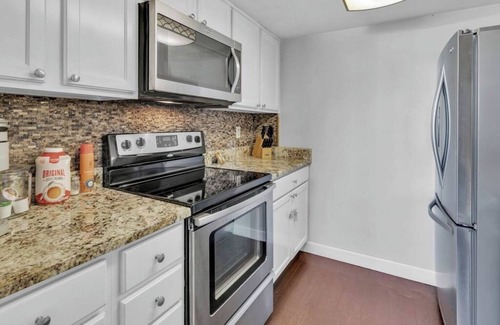 Shalimar Condominio | Private Gated Community 2BR Condo Close to Beaches
