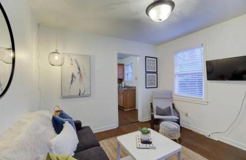Midtown Apartamento | Private Gated Cottage Walk to Overton Square
