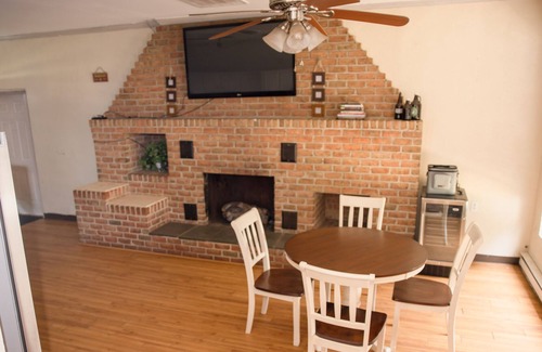 Bethlehem Casa | Private Gated Country Home with Outdoor Pavilion, EV Charger - Dog-Friendly