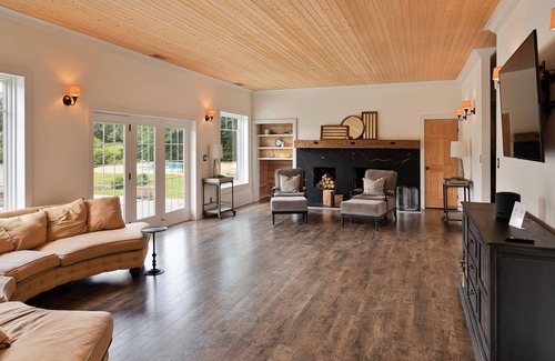 Newnan Otro | PRIVATE Gated Retreat with Swimming Pool, Fishing, Views, & Nature Near Atlanta