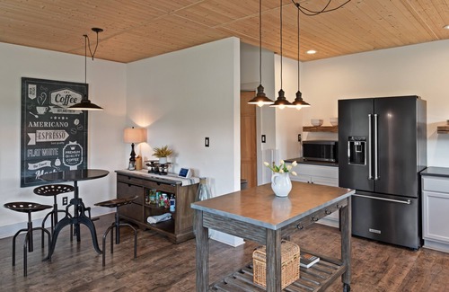 Newnan Otro | PRIVATE Gated Retreat with Swimming Pool, Fishing, Views, & Nature Near Atlanta