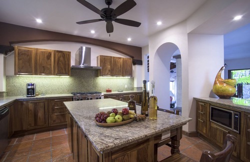 Zona sur Villa | Lujo puro en comunidad privada cerrada Personal completo Playa de arena blanca privada!