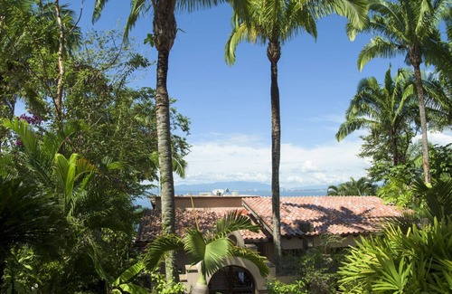 Zona sur Villa | Lujo puro en comunidad privada cerrada Personal completo Playa de arena blanca privada!